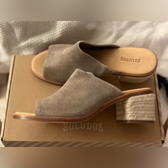 NWB Soludos 🏷️ 📦 Open-Toe Block Heel Mules - Size 8.5 - Picture 2 of 4